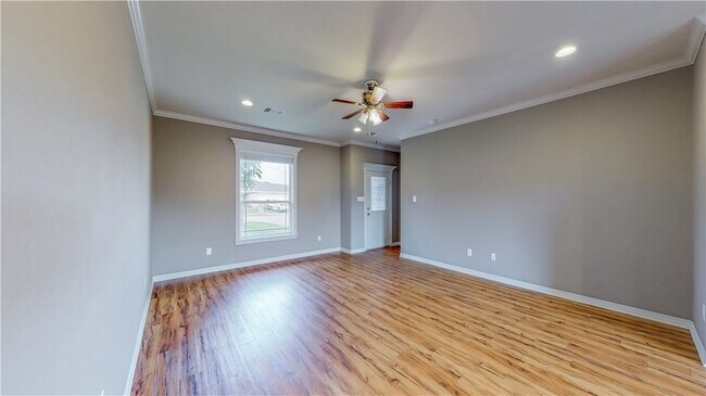 Building Photo - 2700 Horse Haven Ln