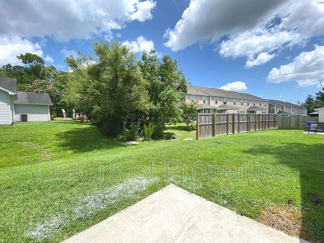 Building Photo - 7866 Park Gate Dr