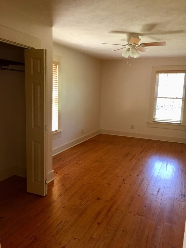 Building Photo - Remodeled Farm Home in Morristown 2 Bed + ...