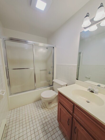 Building Photo - 55 Glenbrook Rd