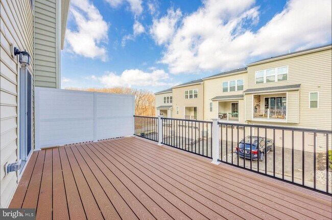 Building Photo - 223 Avalon Dr