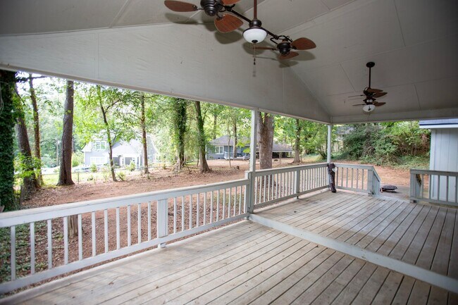 Building Photo - 230 Habersham Way
