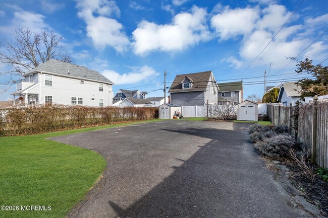 Building Photo - 404 9th Ave