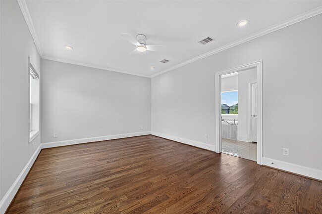 Building Photo - 1630 W 24th St