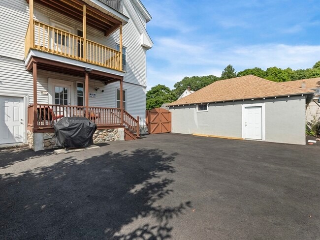 Building Photo - 8 Edgemere Rd