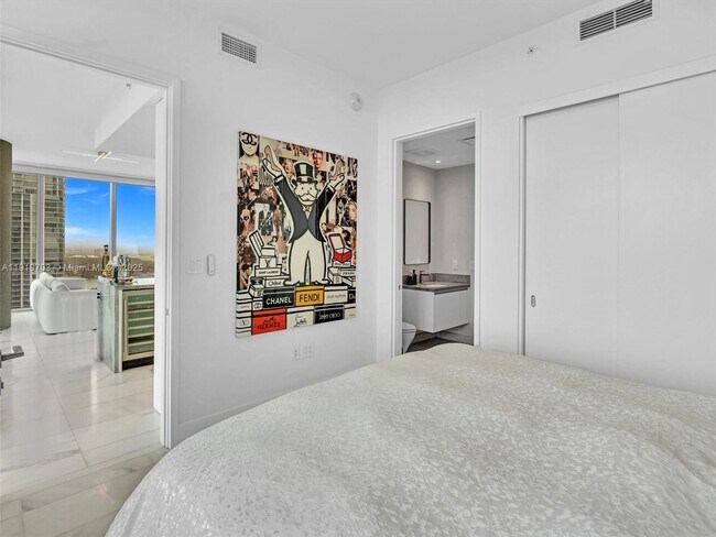 Building Photo - 700 NE 26th Terrace