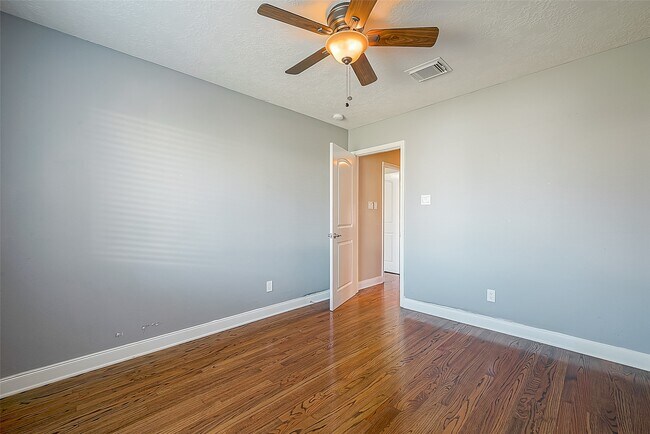 Building Photo - 11015 WARATH Oak Ct