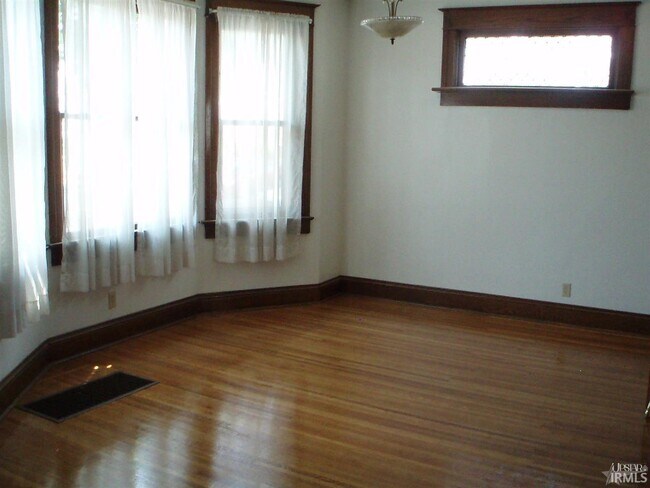 Building Photo - 636 Huffman St