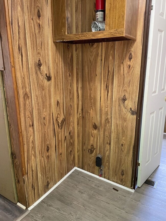 Building Photo - 2 bed, 1 bath mobile home in Lexington! $7...