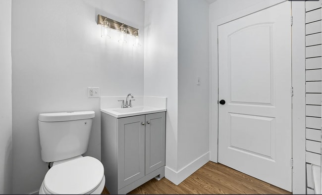 Building Photo - 867 E 12th Ave