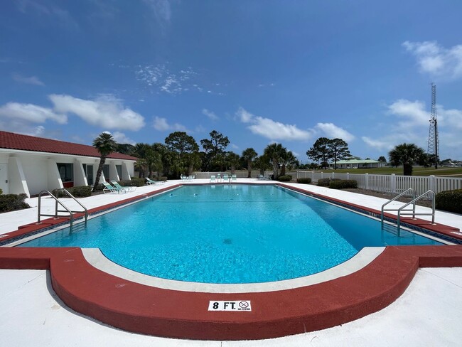 Building Photo - 112 Fairway Blvd