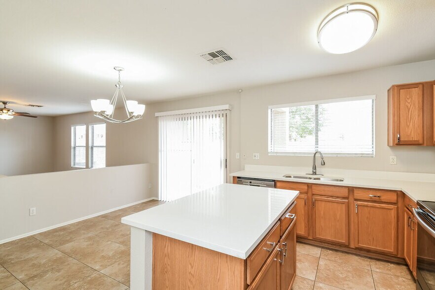 Building Photo - 8918 E Oro Cir