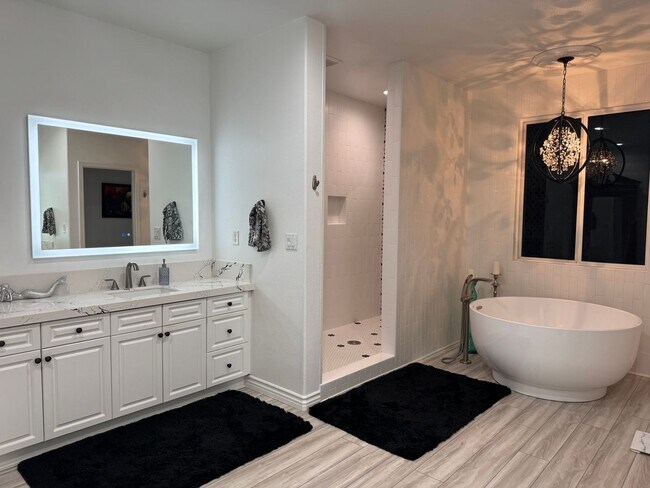 Building Photo - Beautiful 5 Bedroom, 3 Bath Home + Loft in Quail Lake, Clovis, CA