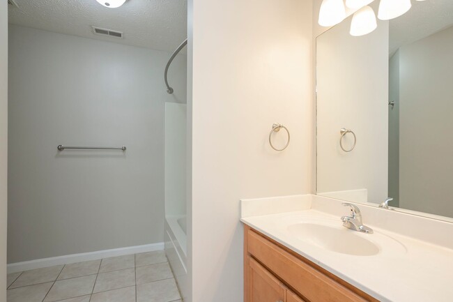 Building Photo - 564 Rose Cottage Cir