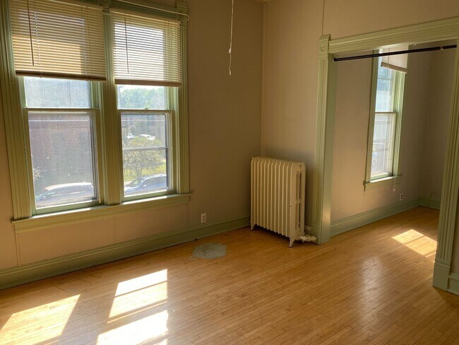 Building Photo - In the Heart of Dinkytown - Amazing 6 bedroom Victorian Rental Home,  Fall 2026!