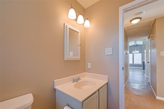 Building Photo - 2411 Country Pl Dr