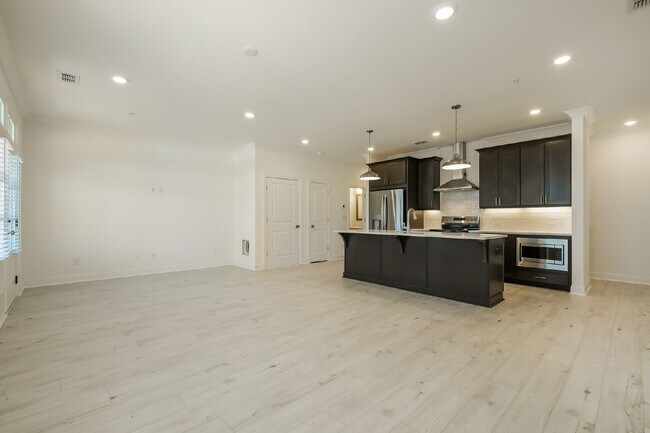 Building Photo - 514 Alice Wy