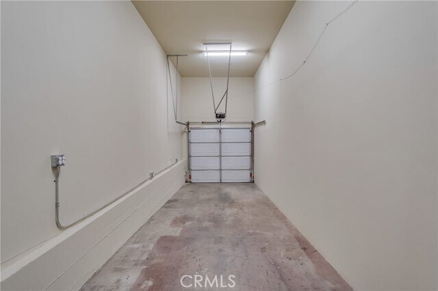 Building Photo - 952 W 18th St