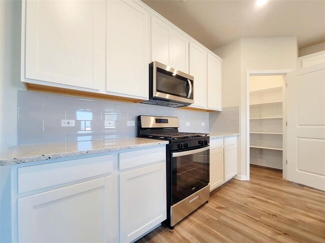 Building Photo - 120 Longmount Cv