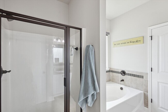 Building Photo - Spacious 4BR Home with Screened Porch & Fenced Yard in Effingham