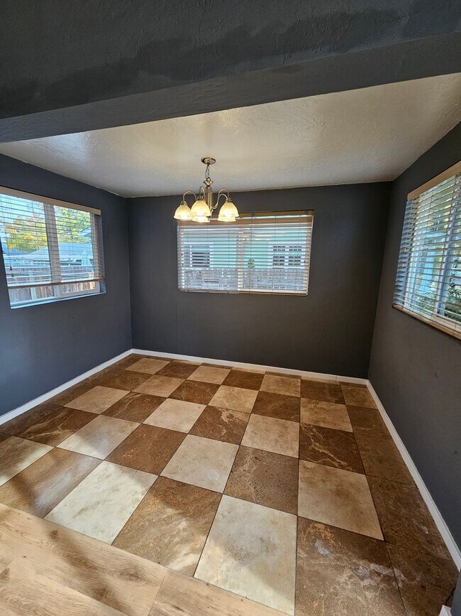 Building Photo - 2206001