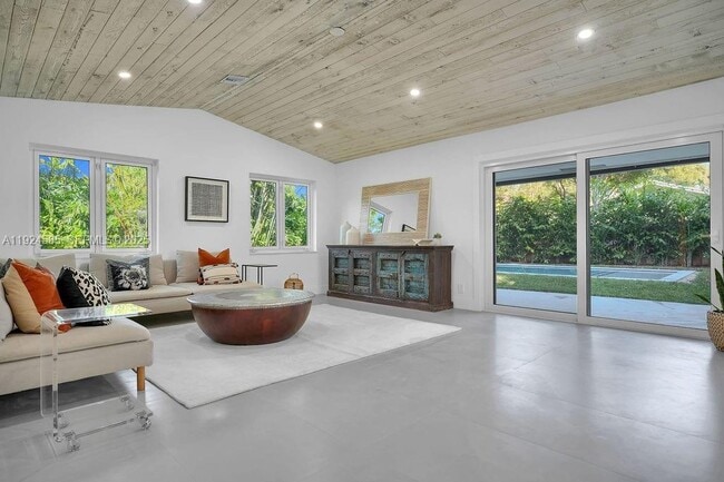 Building Photo - 117 NE 20th St