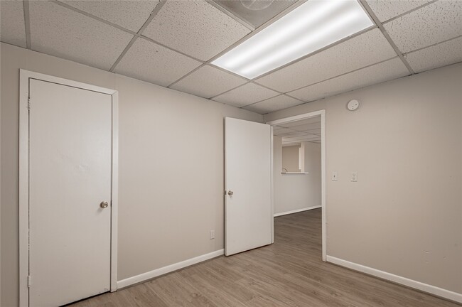 Building Photo - 626 University Ave