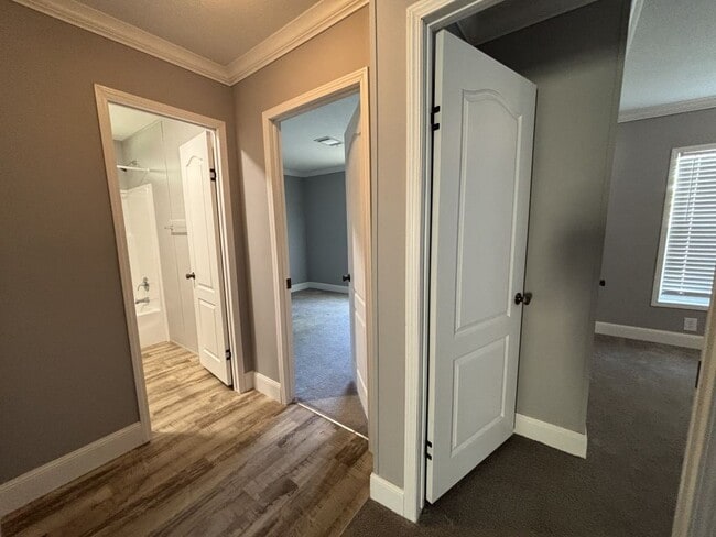 Building Photo - 10 Gatehouse Ct