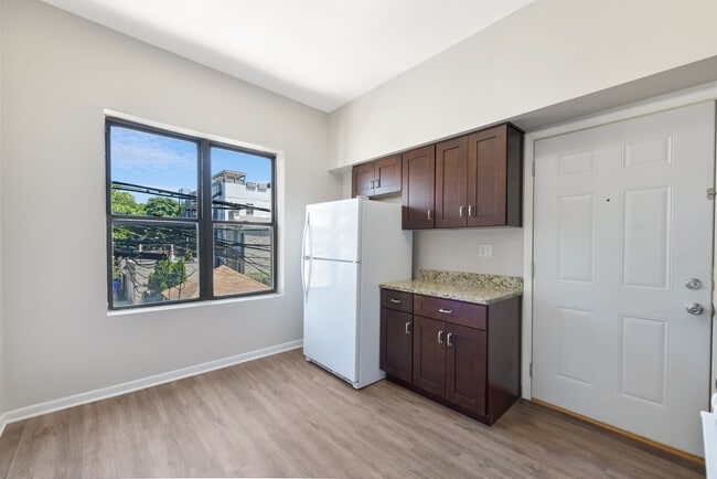 Building Photo - 2245 N Western Ave