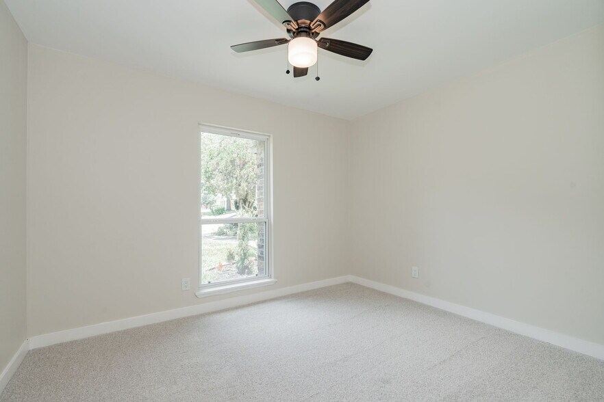 Building Photo - 3733 Magnolia Dr