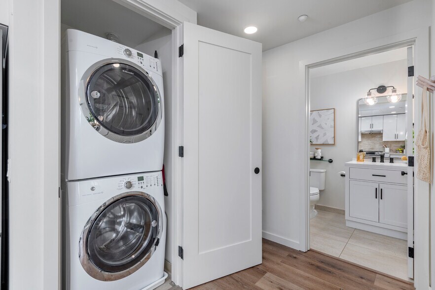 Building Photo - 555 Innes Ave