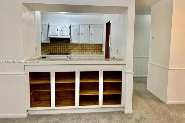 Building Photo - 2816 SW 14th Dr