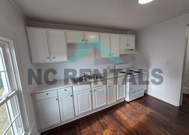 Building Photo - 204 N 6th Ave