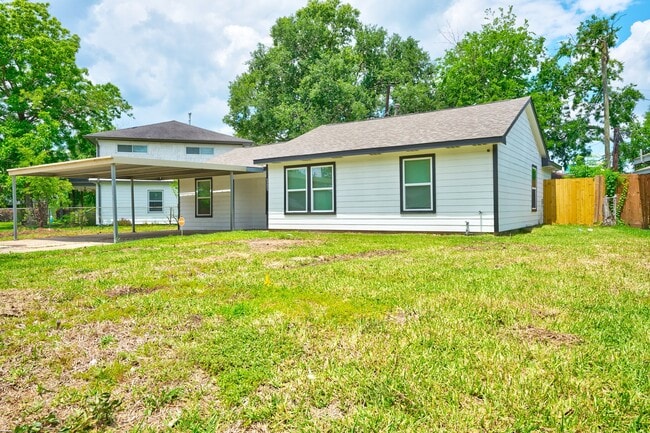 Primary Photo - 5205 Southlea St