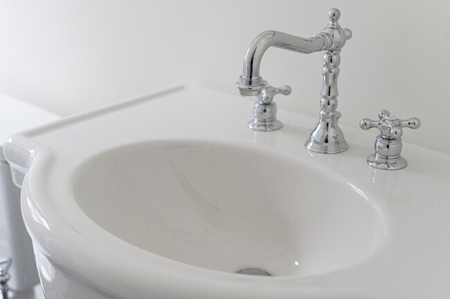 Building Photo - 5 Vale St