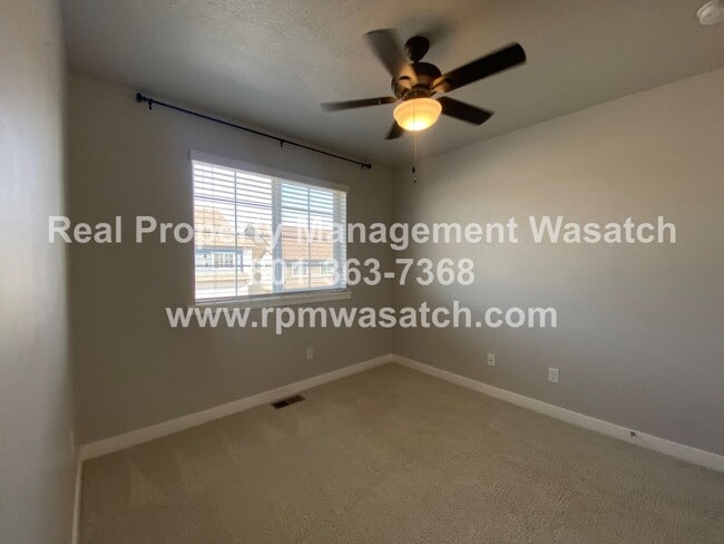 Building Photo - Beautiful 3 Bed, 4 Bath Townhome with 2-ca...