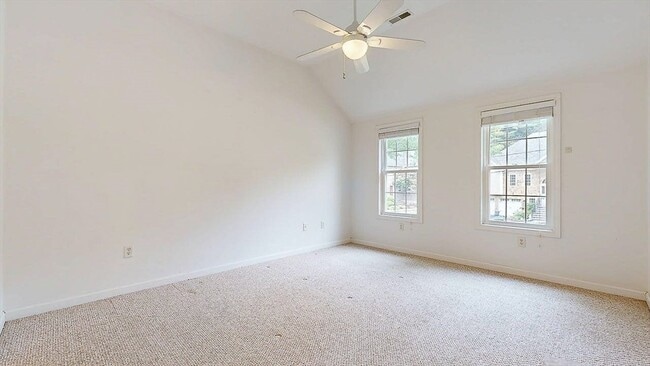 Building Photo - 142 Olean St