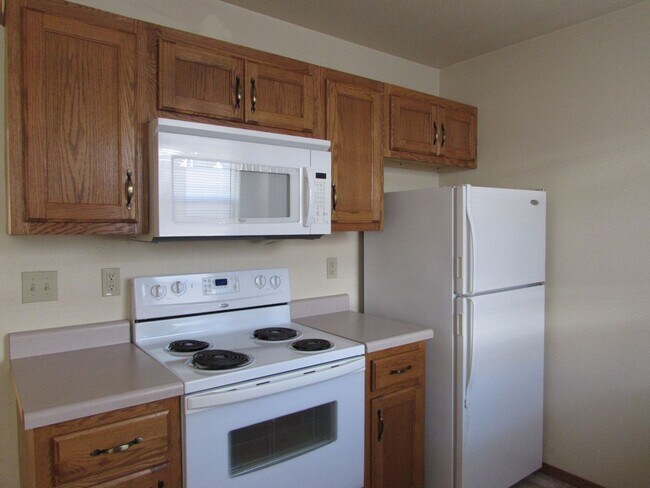 Building Photo - 25010 Scenic Dr