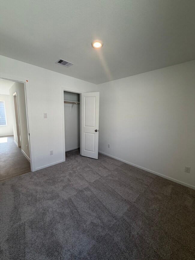 Building Photo - 662 Rd 590110