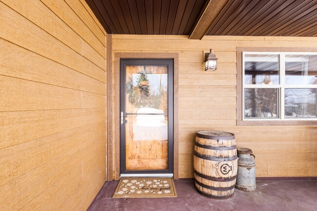 Building Photo - Spacious 4-Bedroom Home in the Heart of Sh...