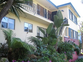 Building Photo - 402 Montana Ave in Santa Monica - 4 blocks to the beach!