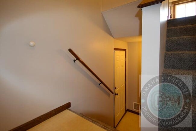 Building Photo - Discover a spacious 3Bd/2.5Ba home
