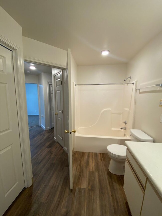 Building Photo - 313 S Meridian Rd