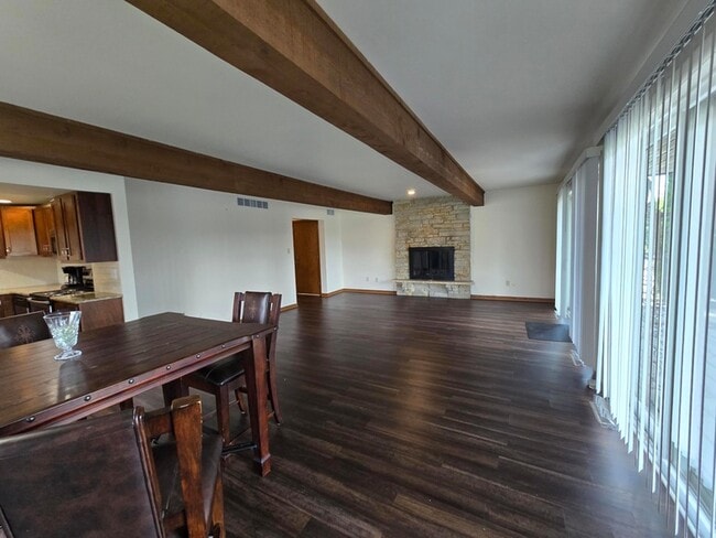 Building Photo - 1500 Camellia Dr