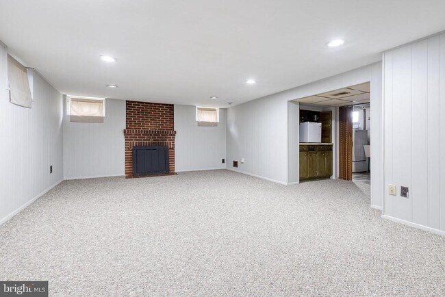Building Photo - 1517 Dellsway Rd