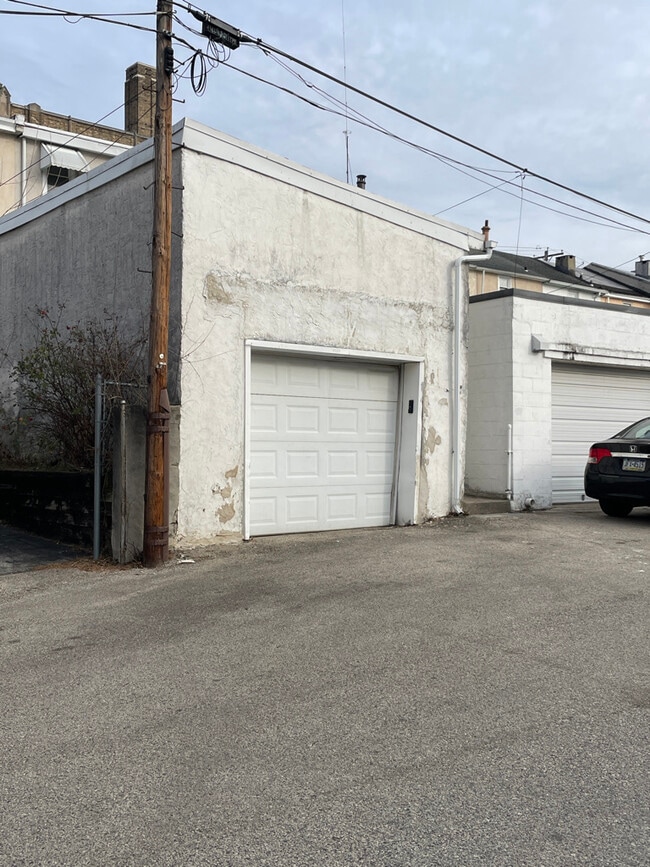 Building Photo - 4680 Umbria St