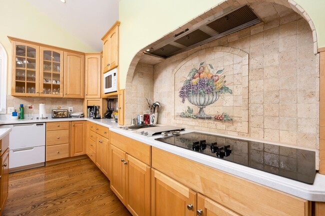 Building Photo - Amazingly Beautiful Colonial - Montgomery Village - Maryland