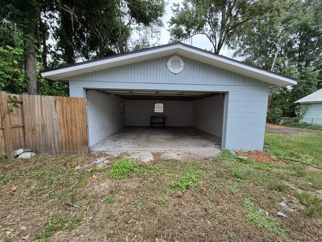 Building Photo - Spacious 4-Bedroom Home with Detached Gara...