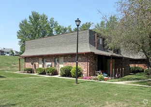 Building Photo - Creekbend & Chase Townhomes
