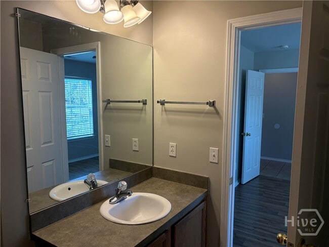 Building Photo - 119 Fairgreen St